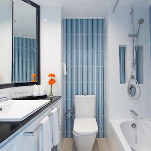 Deluxe Sea View High Floor Twin Bed